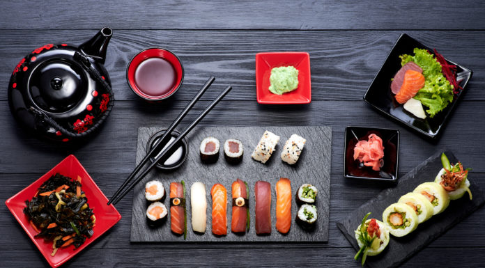 Podaj swoje sushi w dalekowschodnim stylu