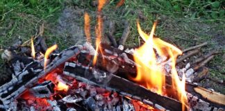 Jak rozpalić bez rozpałki?
